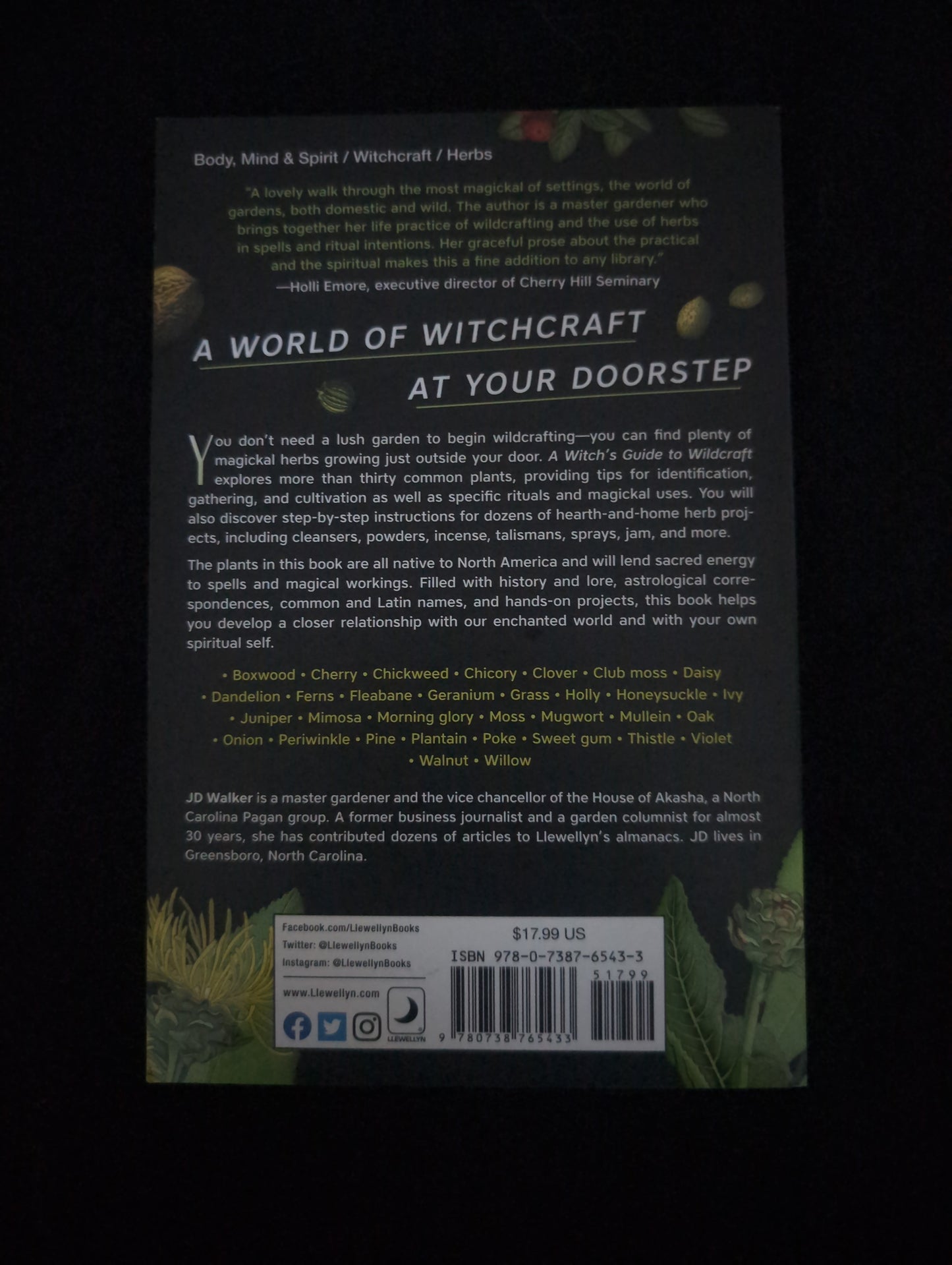 A Witch's Guide to Wildcraft USED!! CONDITION VERY GOOD