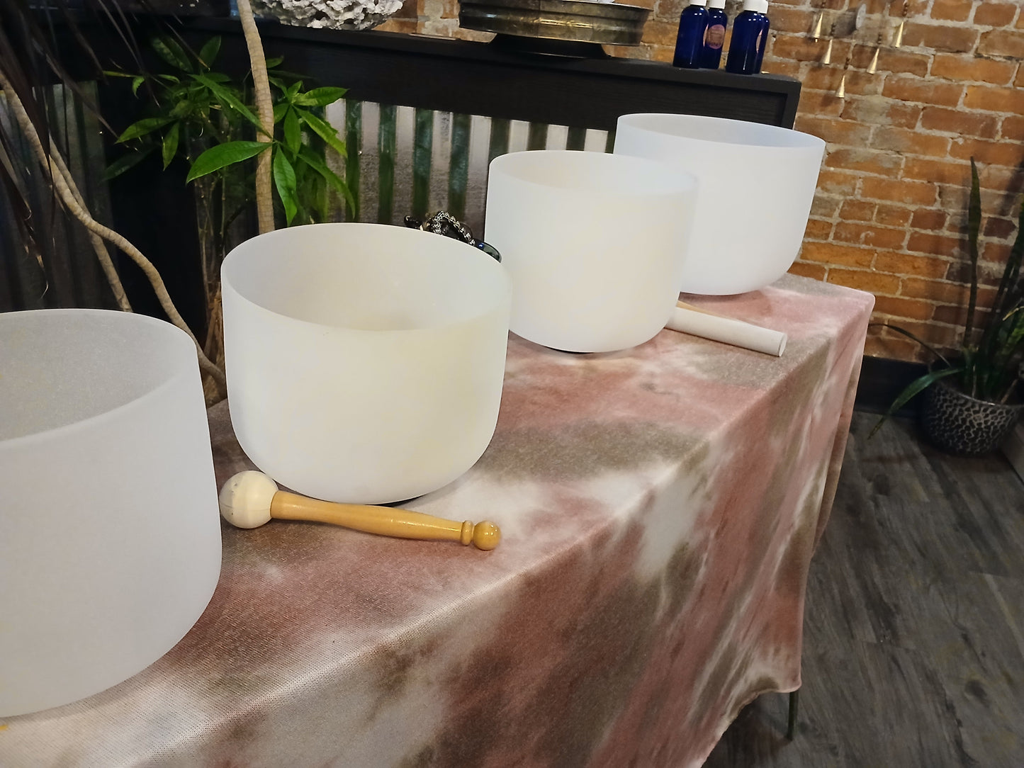 Frosted Quartz Singing Bowls — 432Hz Chakra-Tuned (White or Black)