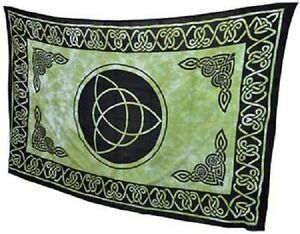 Triquetra Green - Tapestry (72x108)