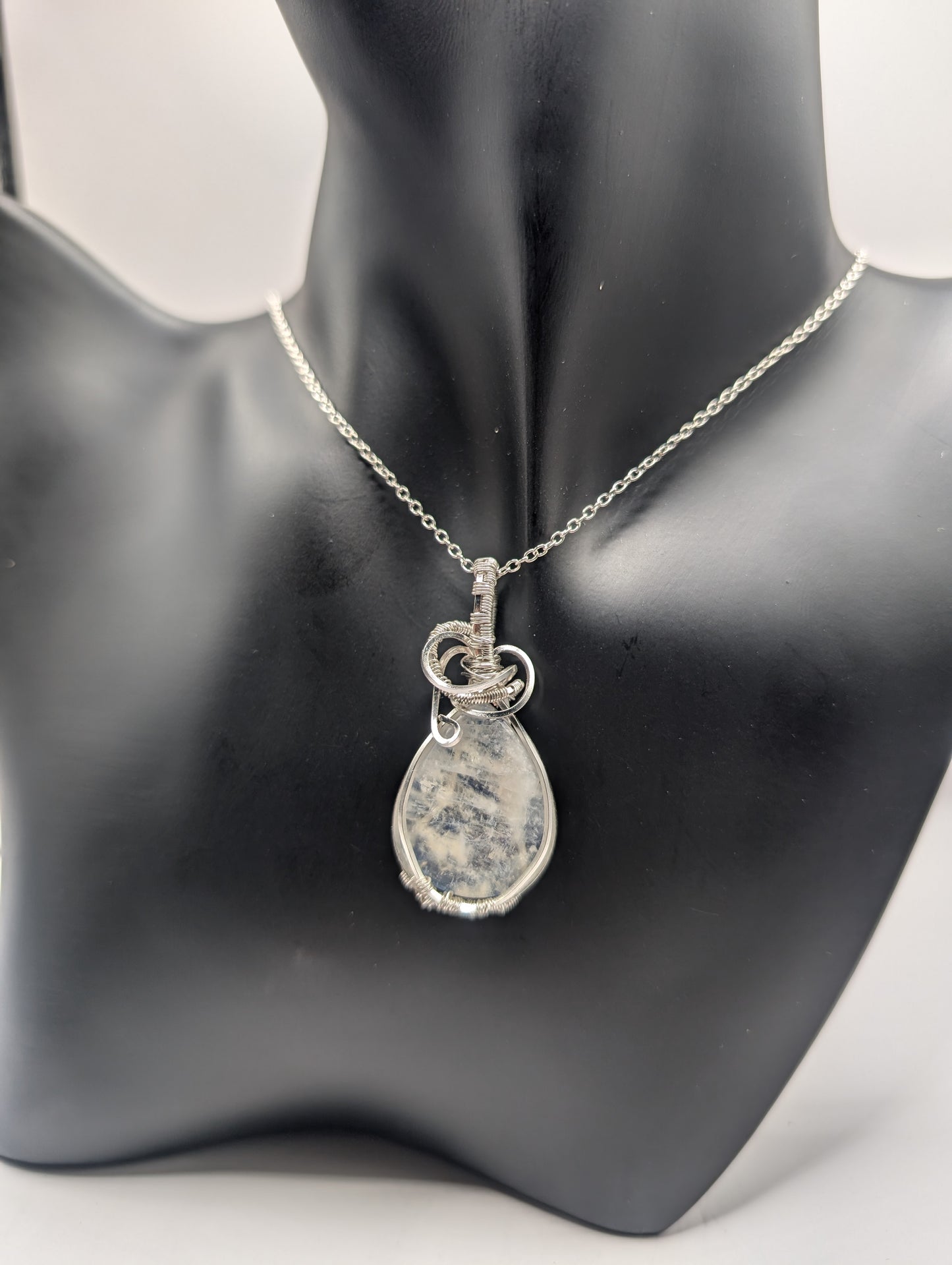 Discover the Enchantment of Our Teardrop Moonstone Pendant!