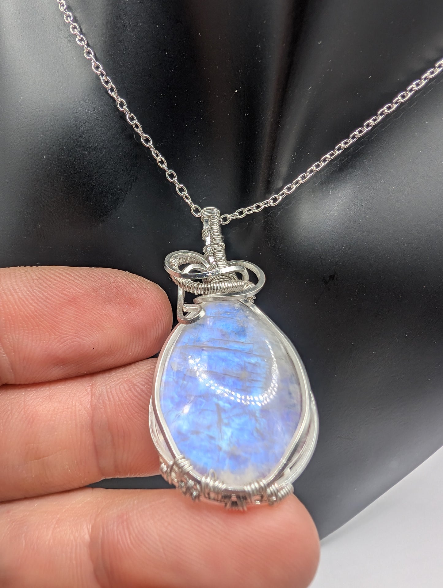 Discover the Enchantment of Our Teardrop Moonstone Pendant!