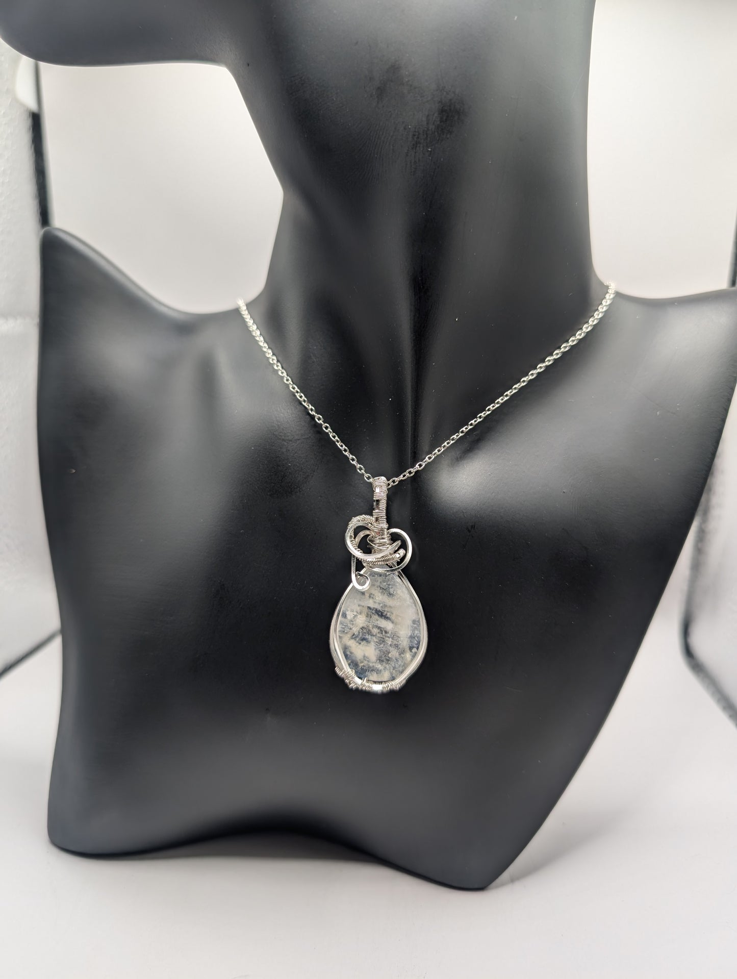 Discover the Enchantment of Our Teardrop Moonstone Pendant!