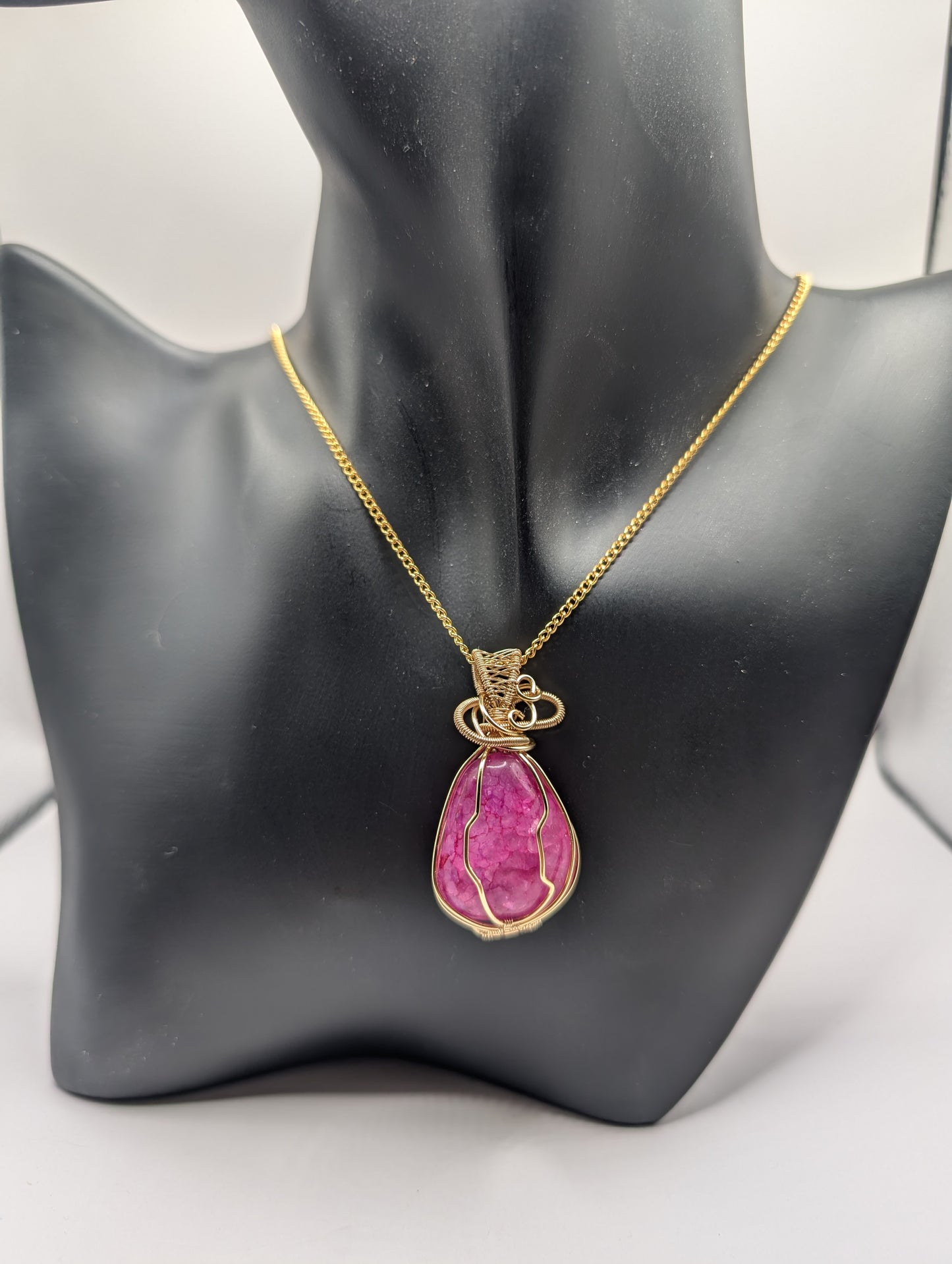 ✨ Unveil Your Inner Radiance with Our Exclusive Pink Fuchsia Agate Pendant! ✨🌸