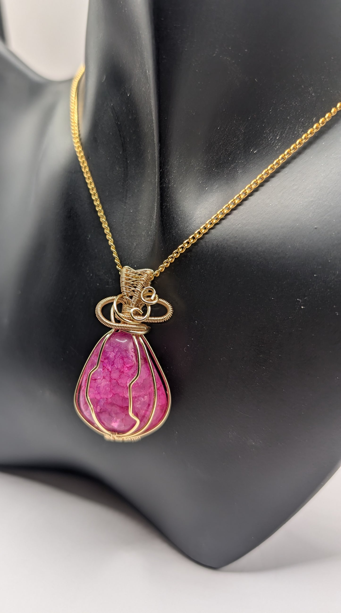 ✨ Unveil Your Inner Radiance with Our Exclusive Pink Fuchsia Agate Pendant! ✨🌸