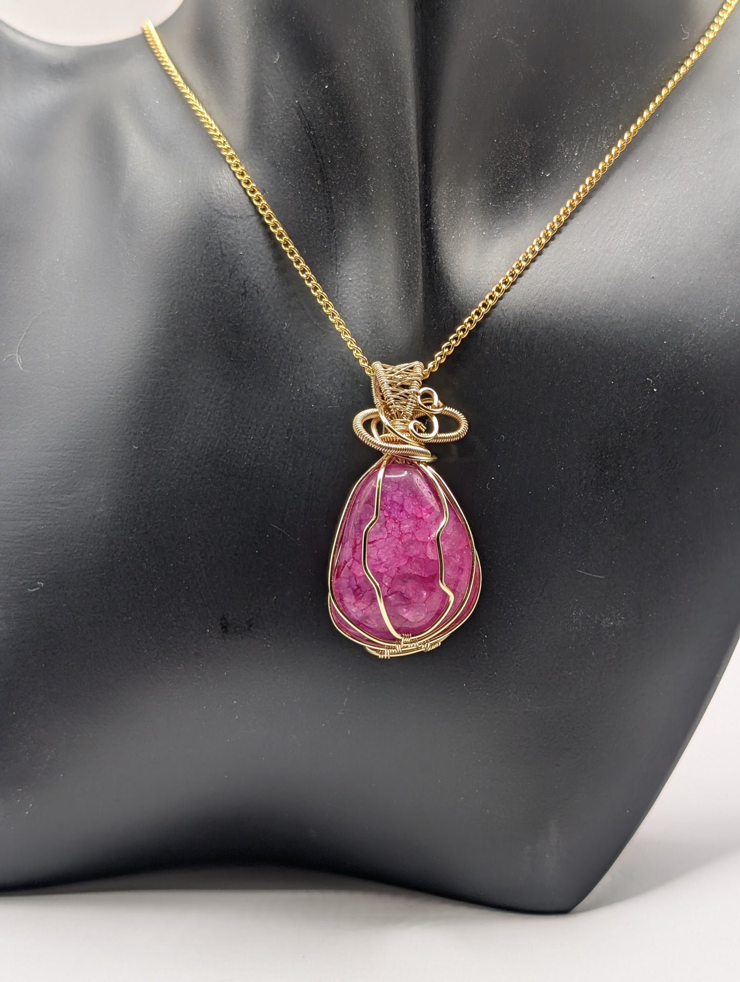 ✨ Unveil Your Inner Radiance with Our Exclusive Pink Fuchsia Agate Pendant! ✨🌸